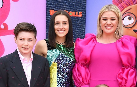 The American Idol, Kelly Clarkson shares strong bond with her stepchildren Seth, 13 and  Savannah, 17
